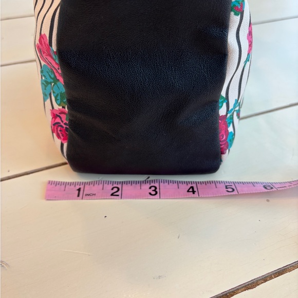 Luv Betsey Johnson Flower Satchel Crossbody Bag Black Striped 9x8x4/5 - Picture 10 of 16